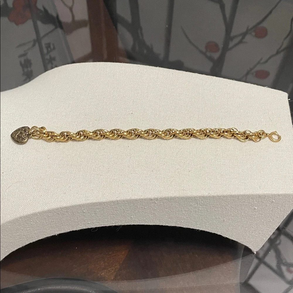 N/A elegant gold